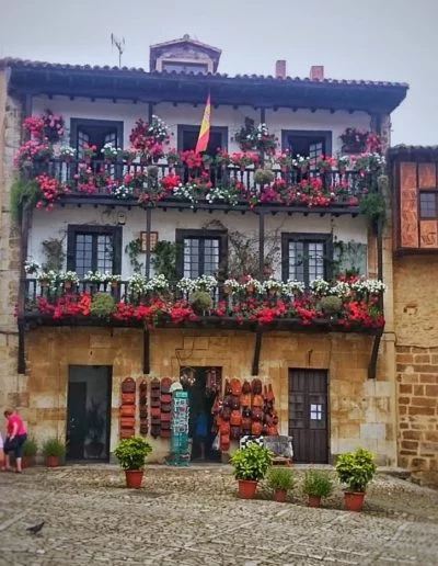 que visitar en Santillana del mar - Jardines